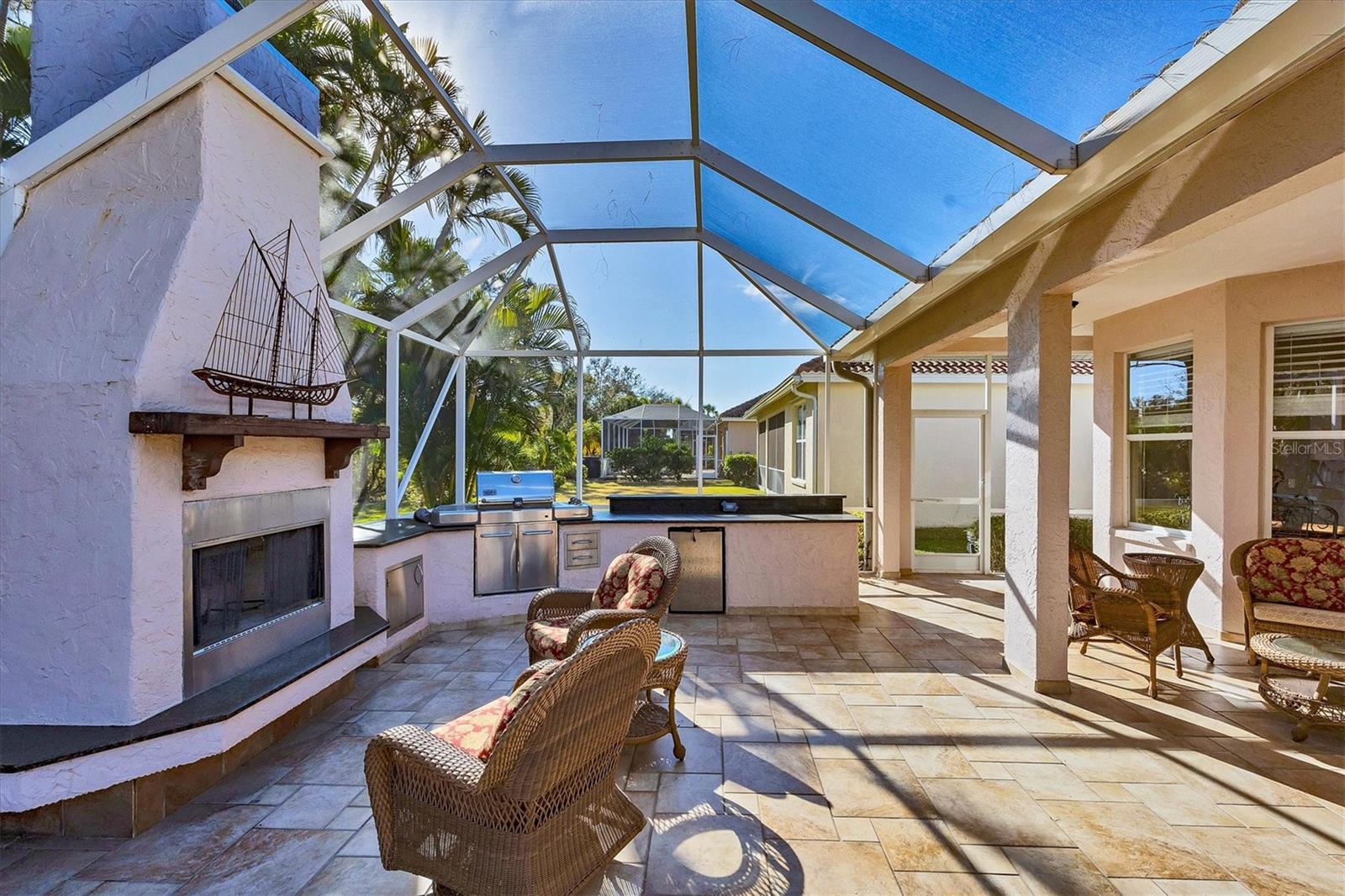 PELICAN POINTE GOLF & COUNTRY CLUB - Residential