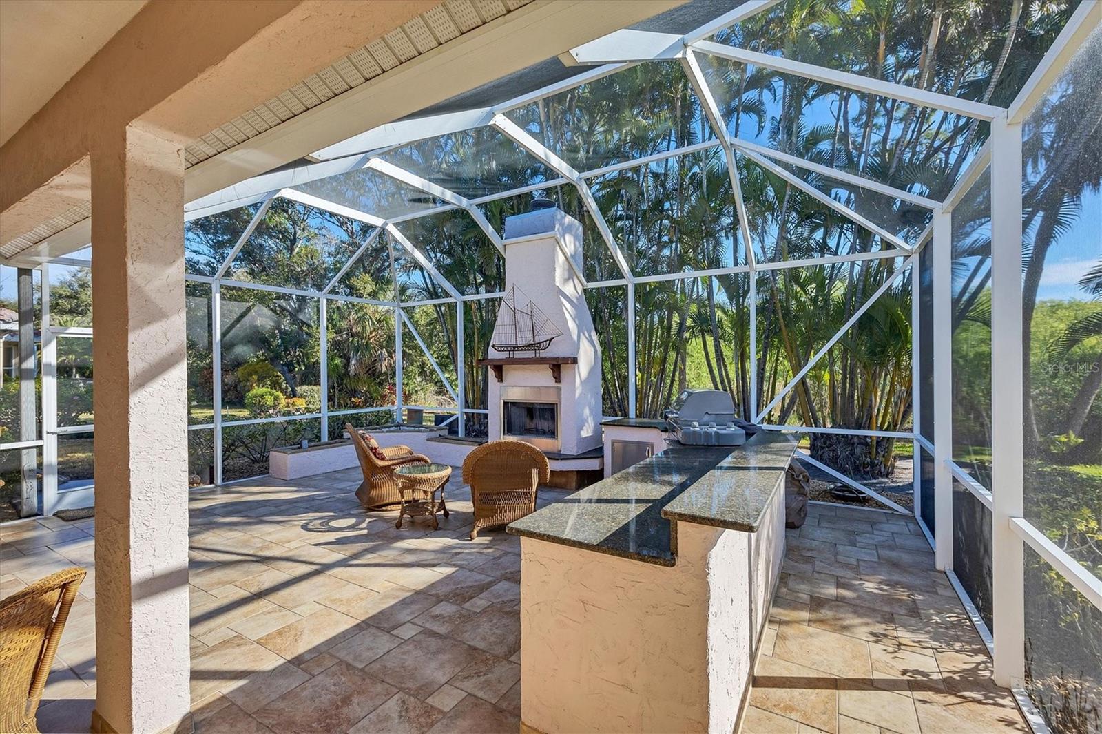 PELICAN POINTE GOLF & COUNTRY CLUB - Residential