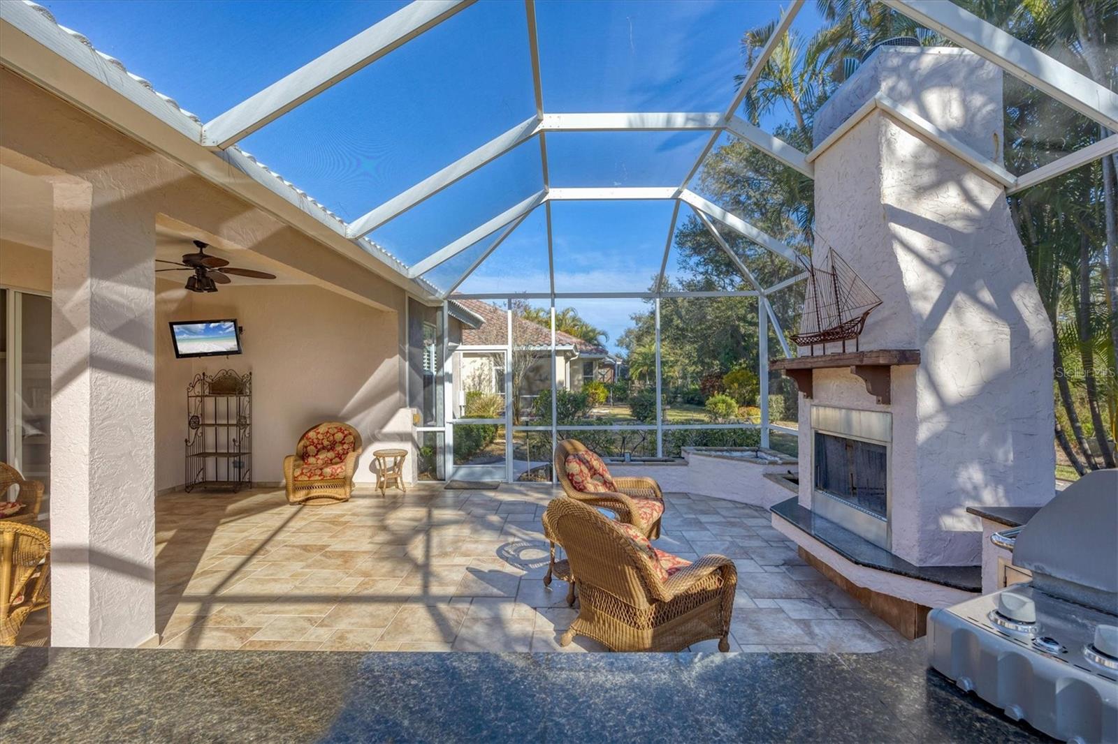 PELICAN POINTE GOLF & COUNTRY CLUB - Residential