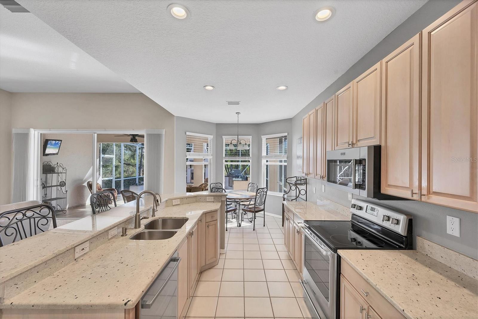 PELICAN POINTE GOLF & COUNTRY CLUB - Residential