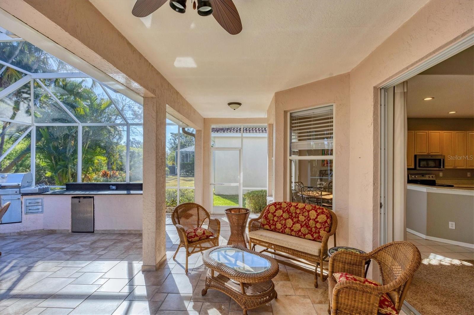 PELICAN POINTE GOLF & COUNTRY CLUB - Residential