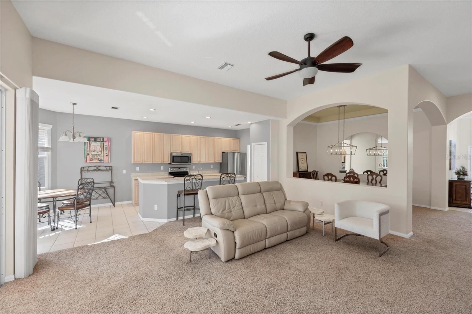 PELICAN POINTE GOLF & COUNTRY CLUB - Residential