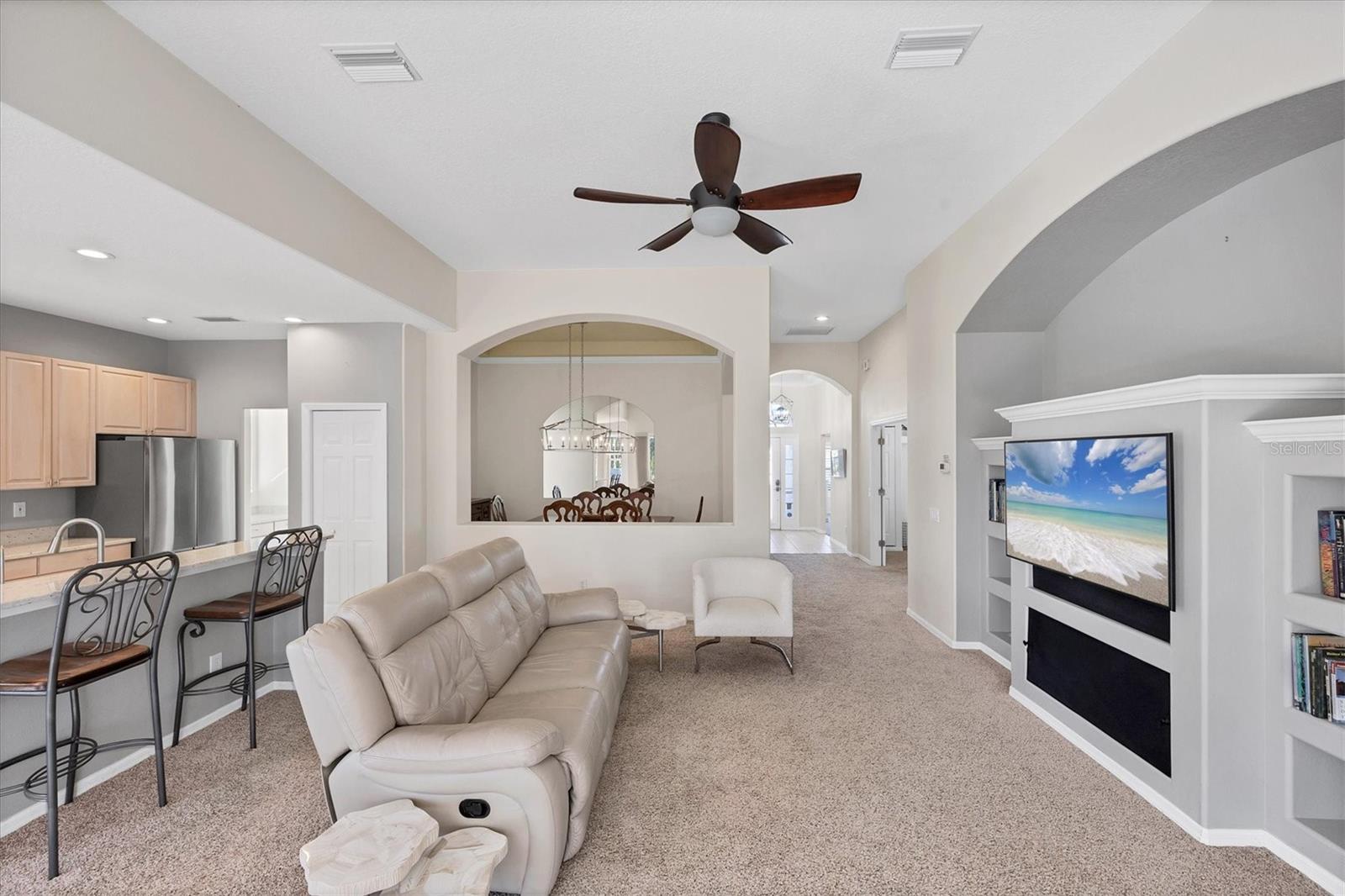 PELICAN POINTE GOLF & COUNTRY CLUB - Residential