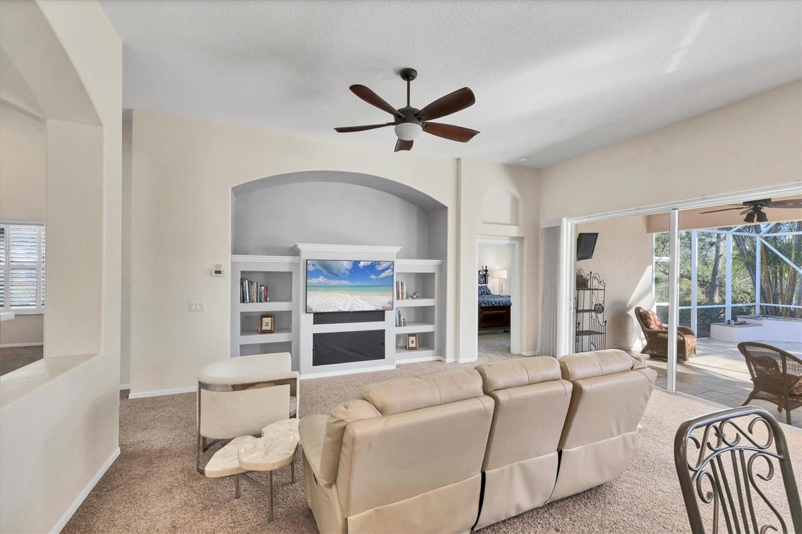 PELICAN POINTE GOLF & COUNTRY CLUB - Residential