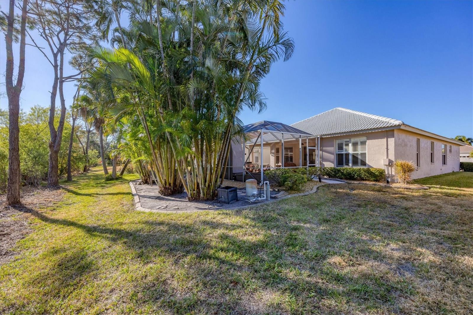 PELICAN POINTE GOLF & COUNTRY CLUB - Residential