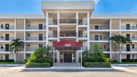 Photo of 7461 W Country Club Drive N #206, Sarasota, FL 34243 (MLS # A4656273)