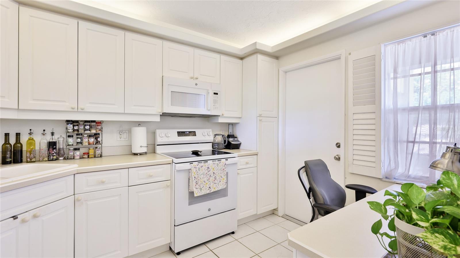 NO 1 PALM-AIRE DESOTO LAKES CC APT CONDO - Residential