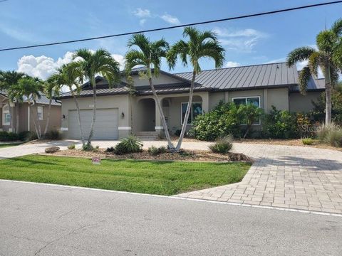 Photo of 2100 Aqui Esta Drive, Punta Gorda, FL 33950 (MLS # C7516978)