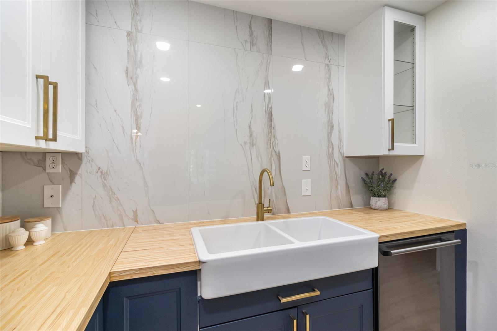 LIGHTHOUSE CONDO PH 03 - Residential