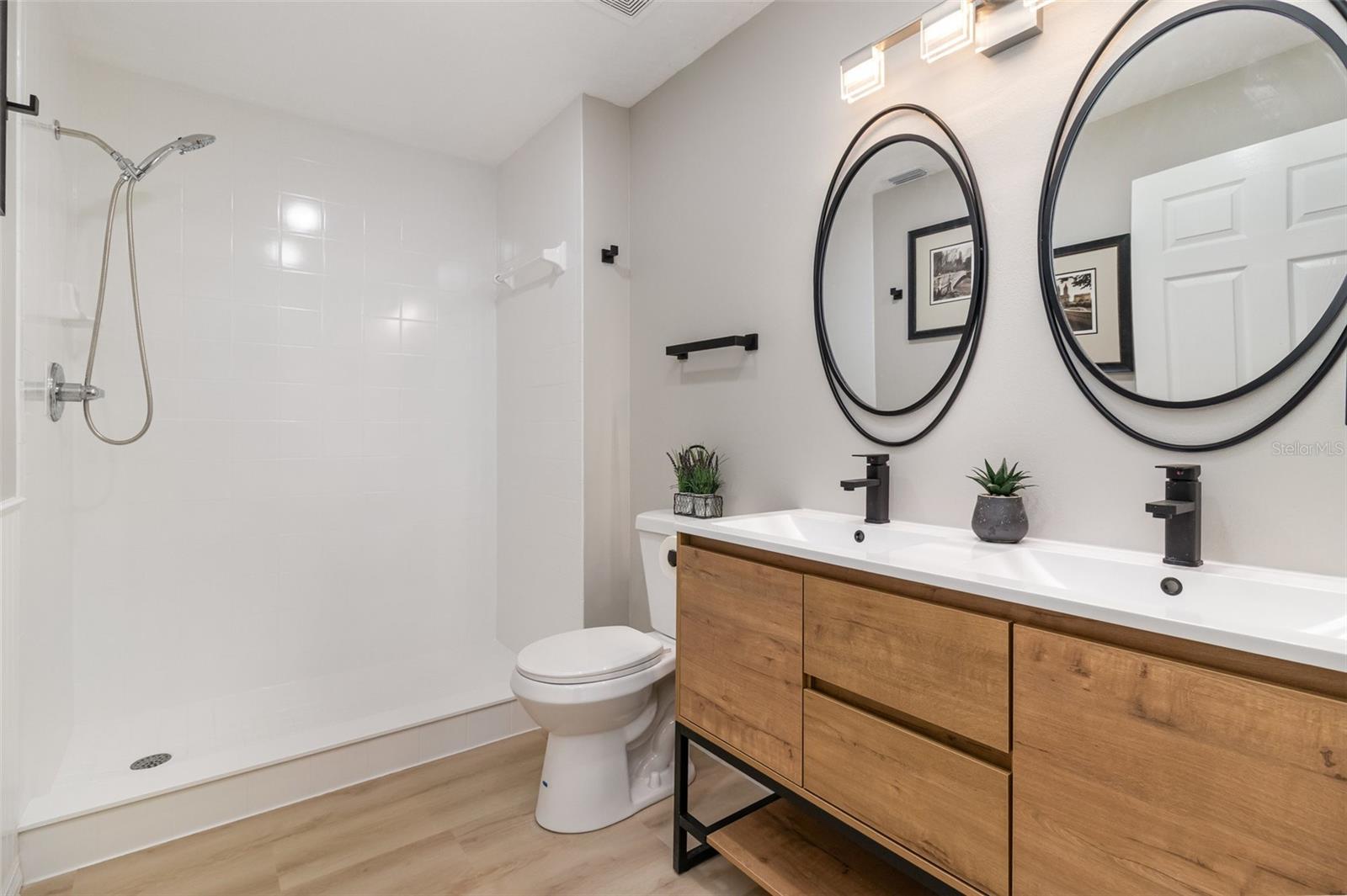 LIGHTHOUSE CONDO PH 03 - Residential