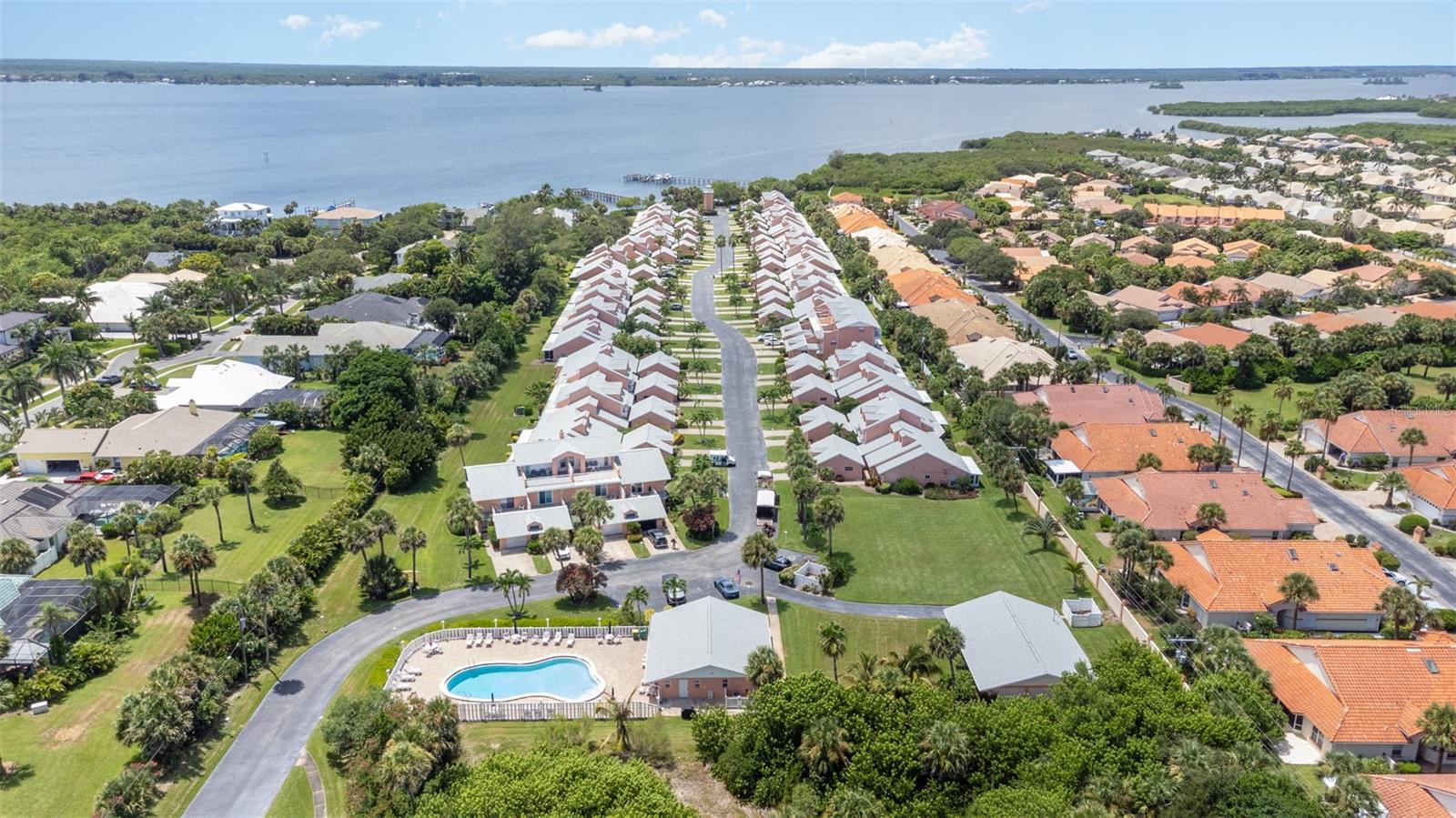 LIGHTHOUSE CONDO PH 03 - Residential