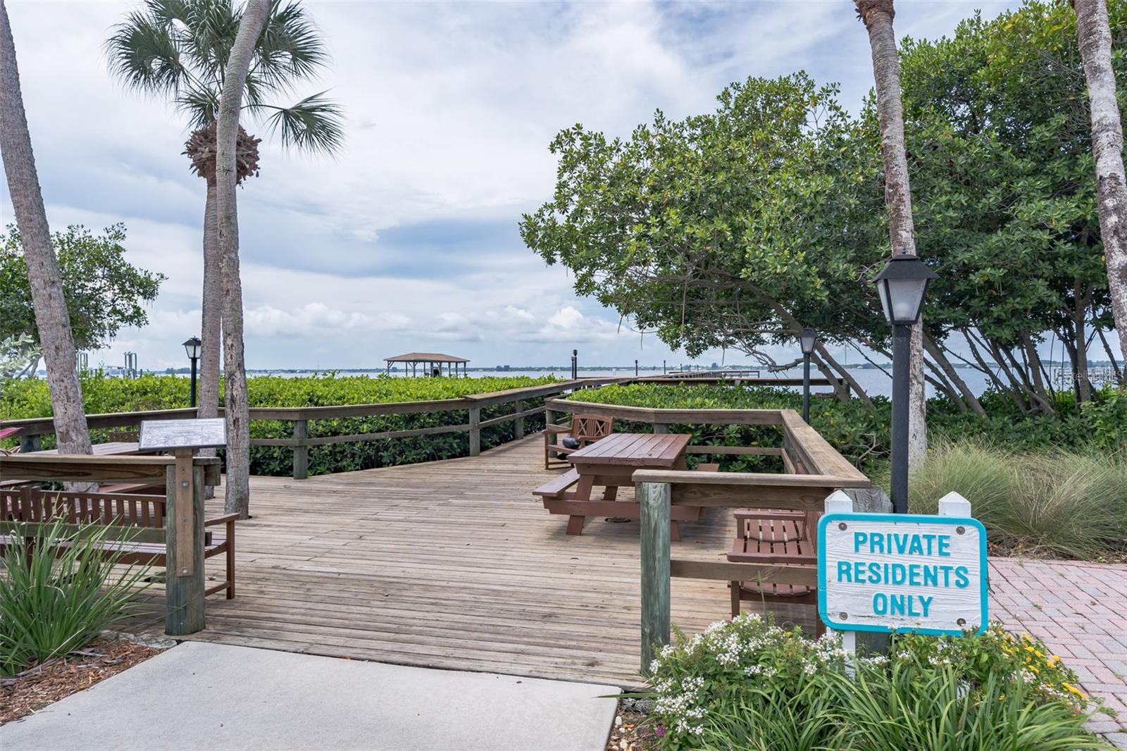 LIGHTHOUSE CONDO PH 03 - Residential