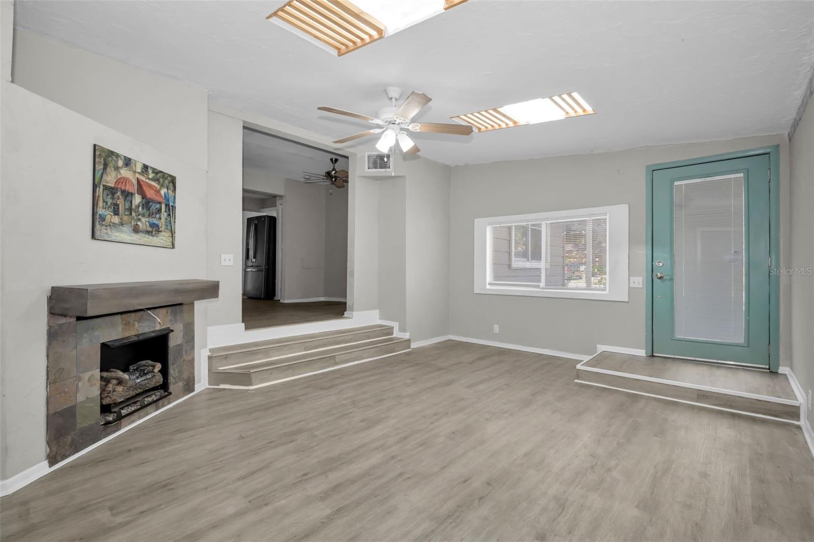 YOUNGS SUB DE LUXE - Residential