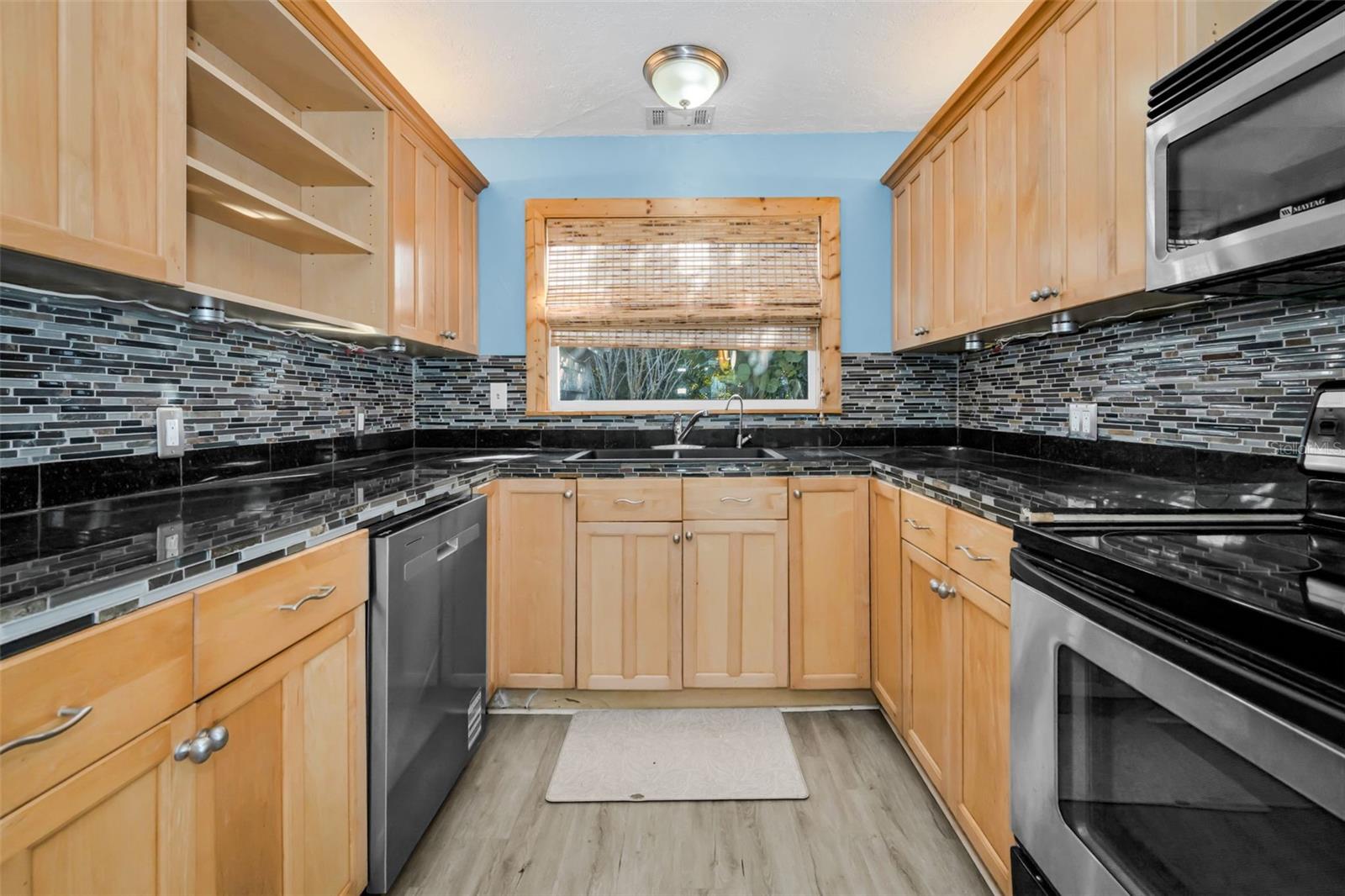 YOUNGS SUB DE LUXE - Residential