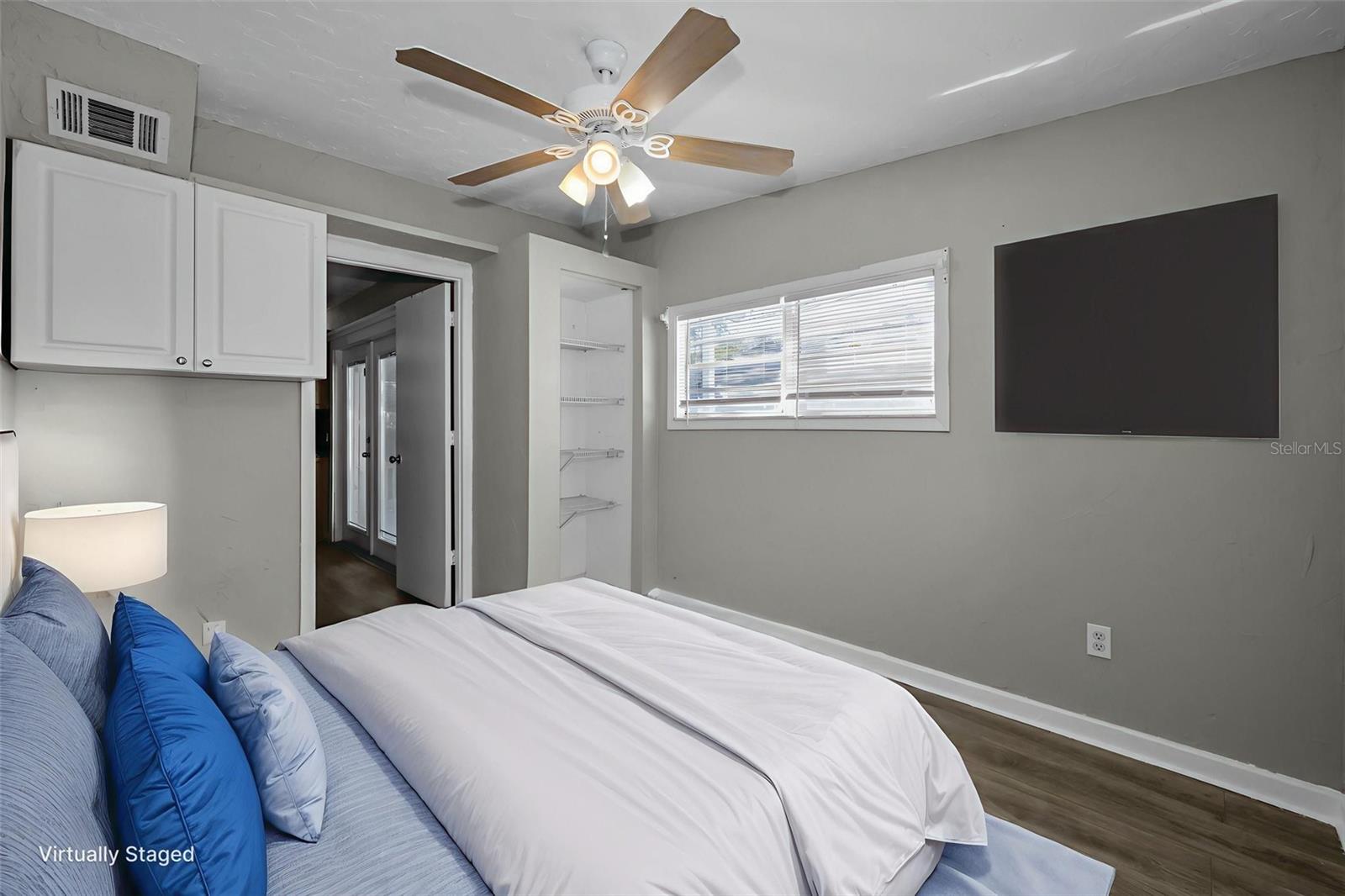 YOUNGS SUB DE LUXE - Residential