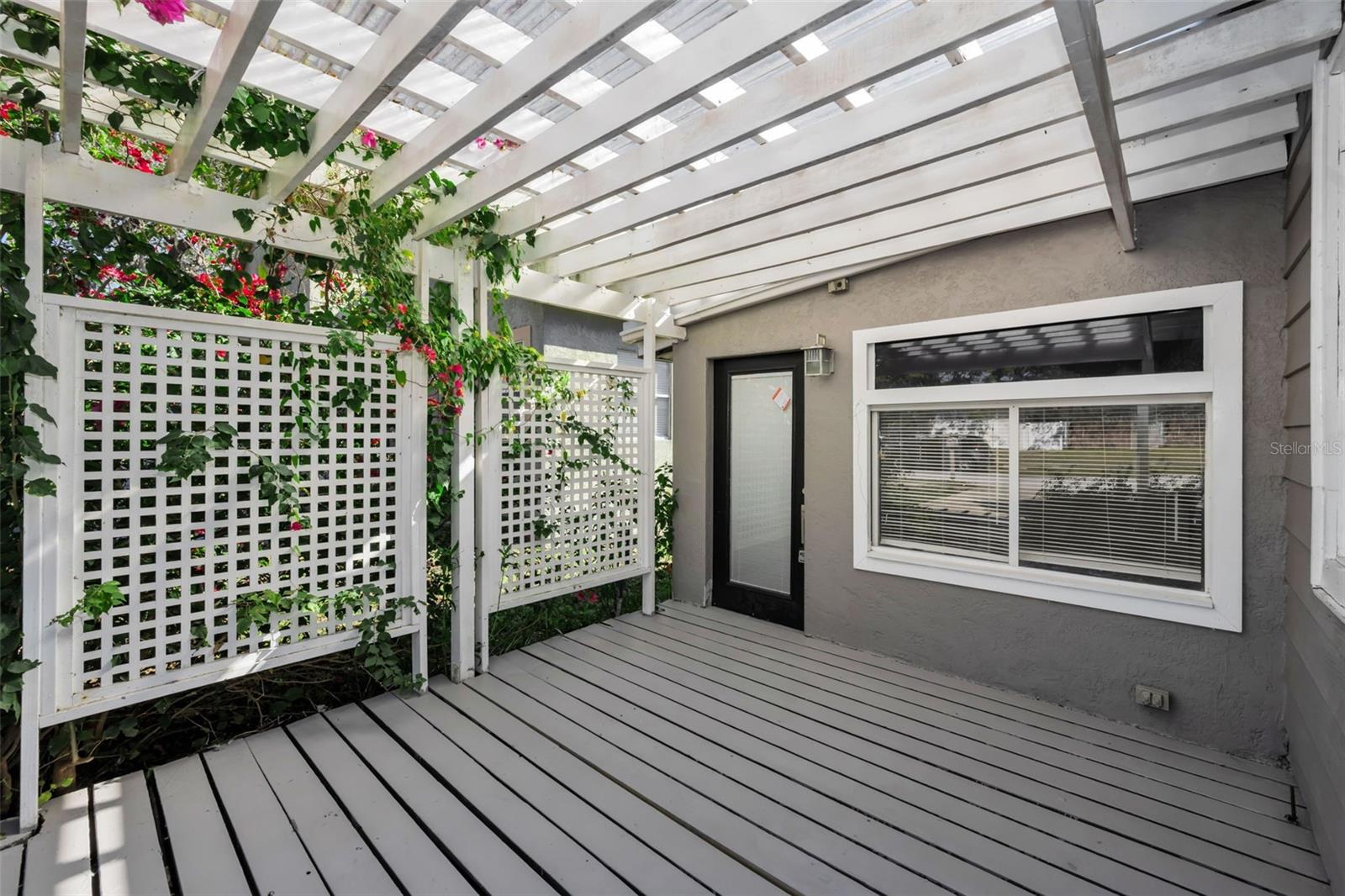 YOUNGS SUB DE LUXE - Residential