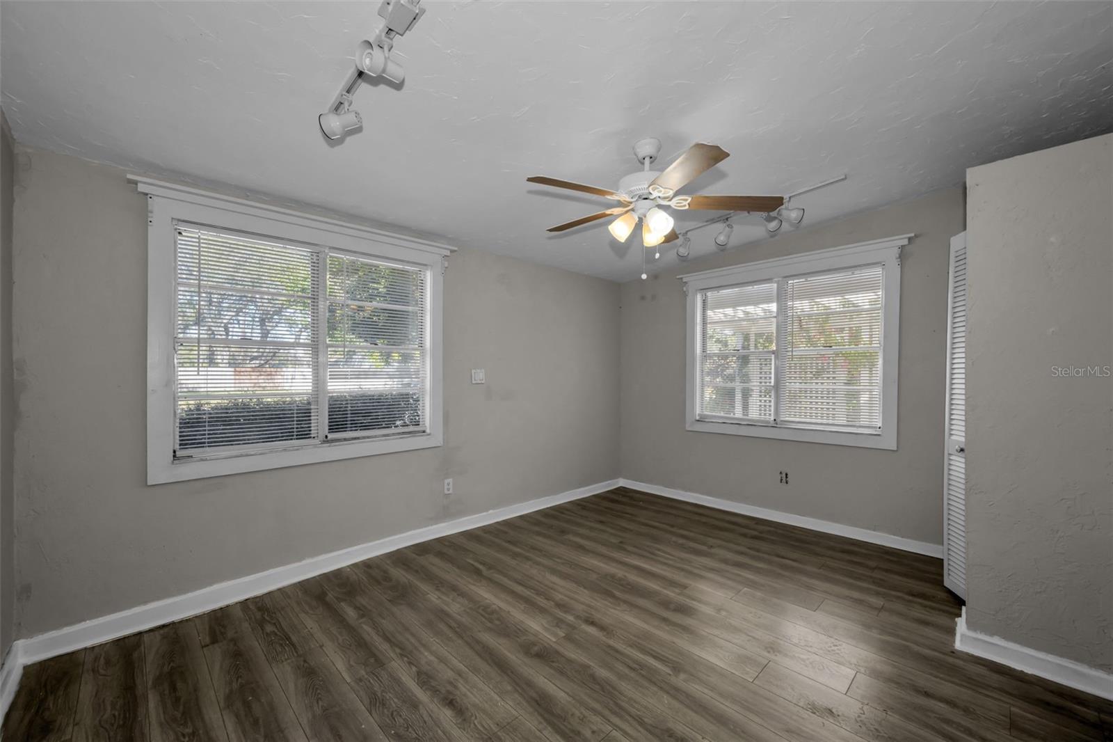 YOUNGS SUB DE LUXE - Residential