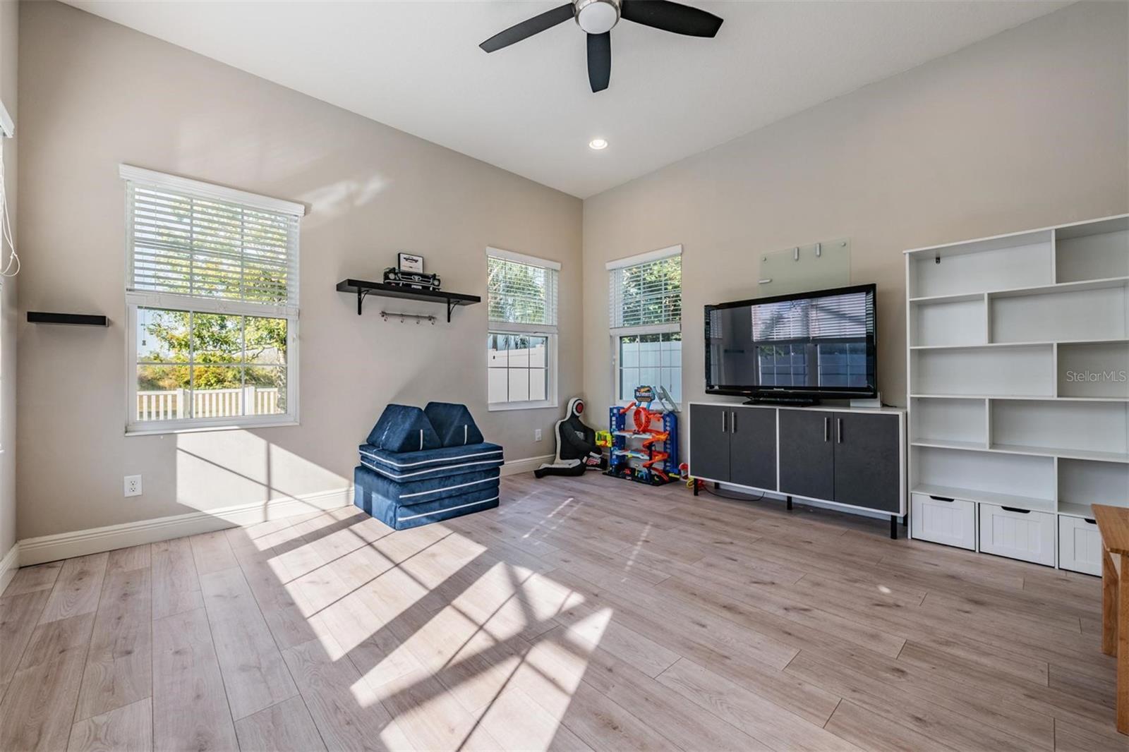 LAKESHORE RANCH PH I - Residential