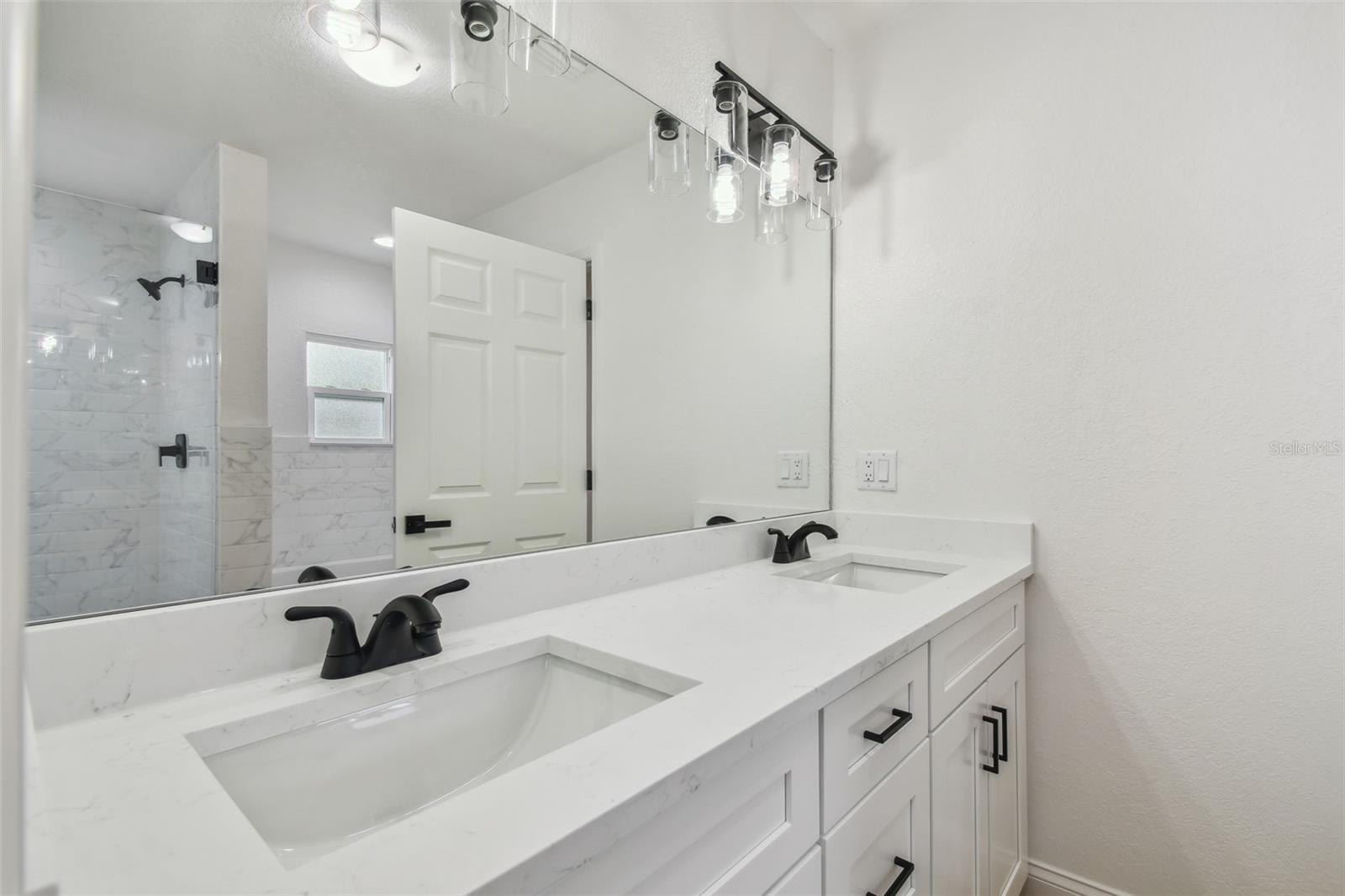 SUNSET PARK - Residential Lease