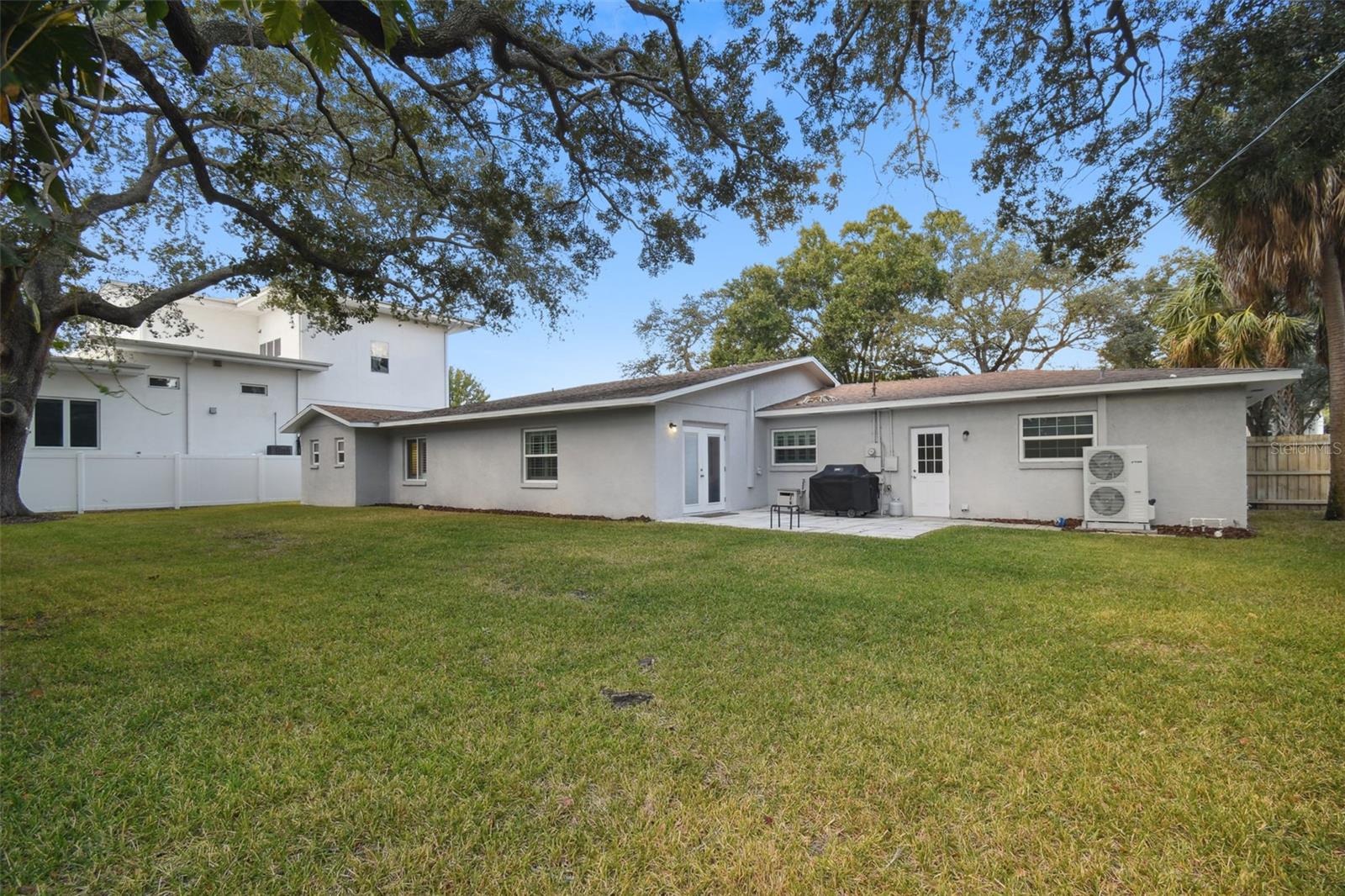 SUNSET PARK - Residential Lease