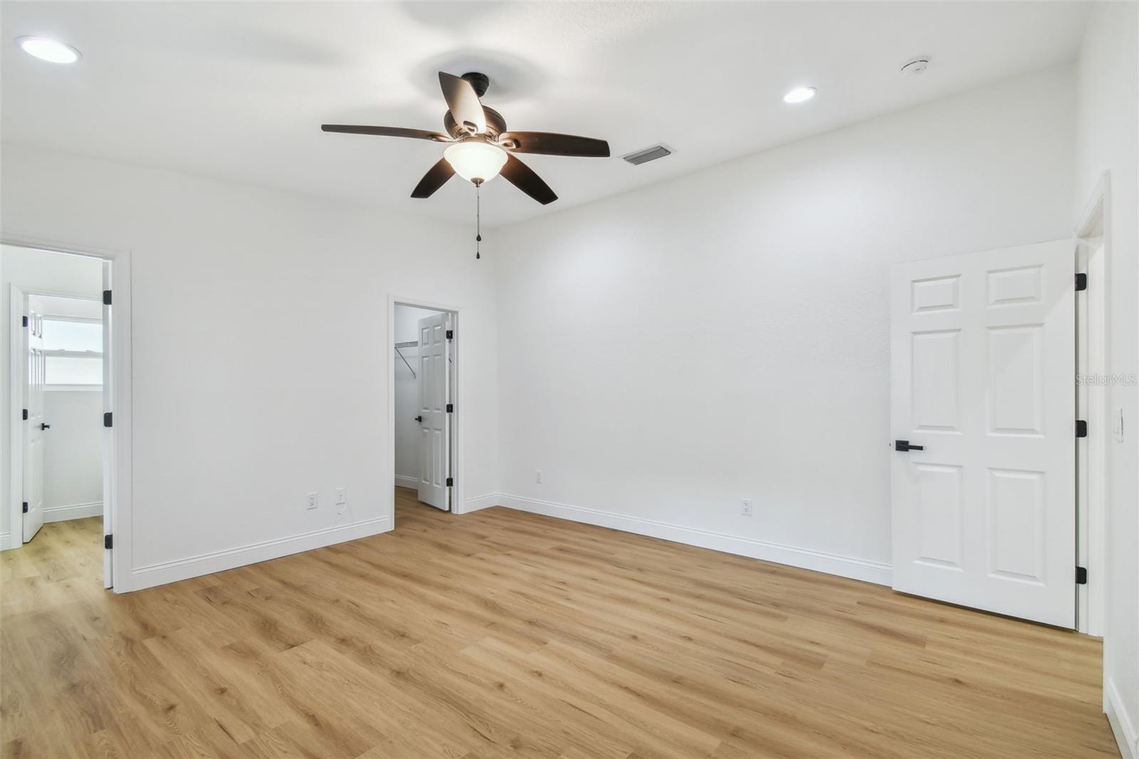 SUNSET PARK - Residential Lease