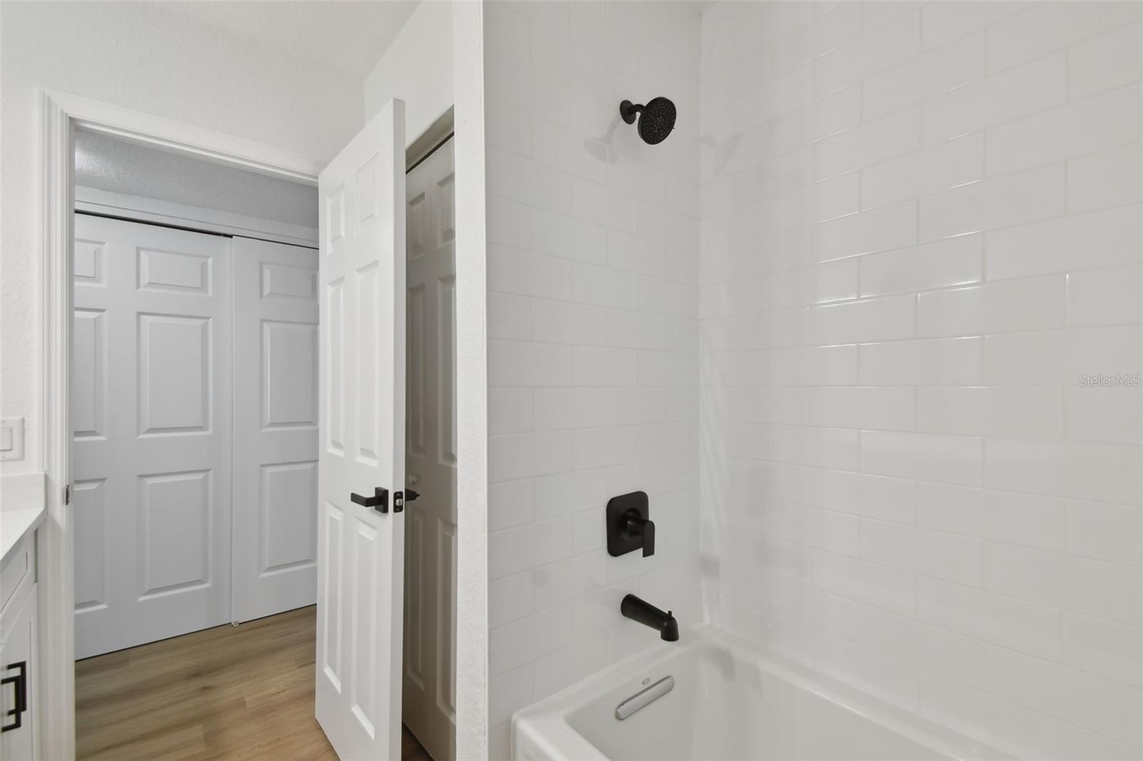 SUNSET PARK - Residential Lease