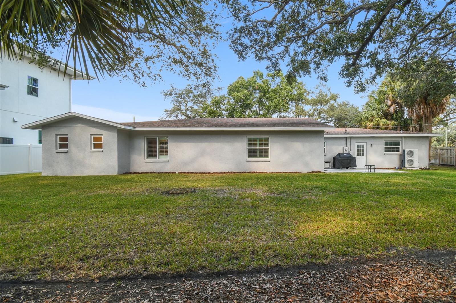 SUNSET PARK - Residential Lease