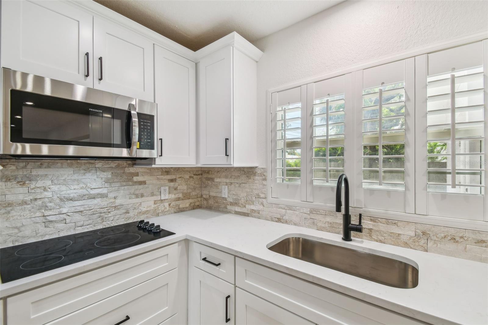 SUNSET PARK - Residential Lease