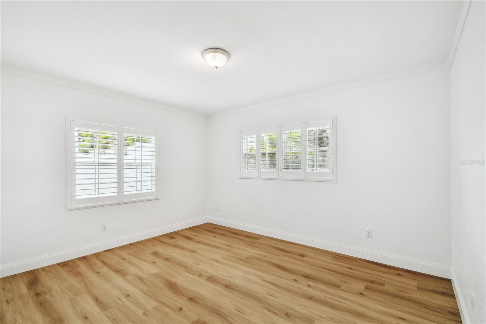 SUNSET PARK - Residential Lease