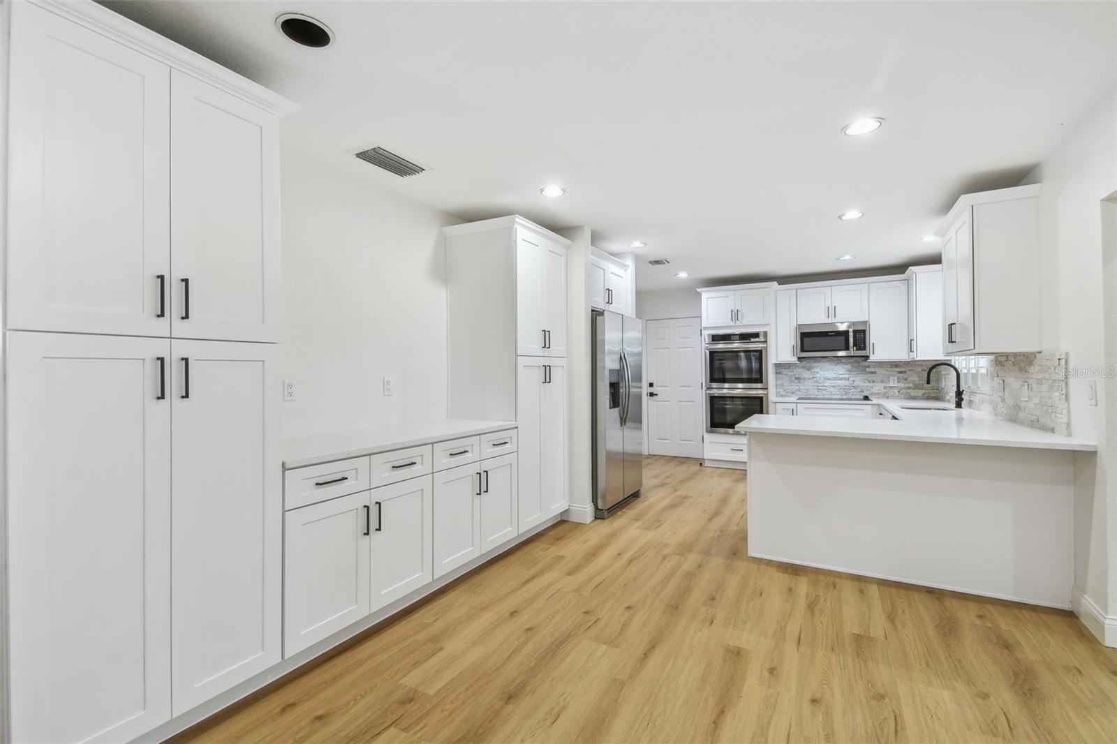 SUNSET PARK - Residential Lease