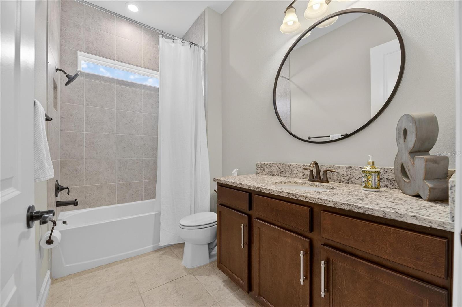 PROMENADE AT LAKE PARK PH - Residential Lease