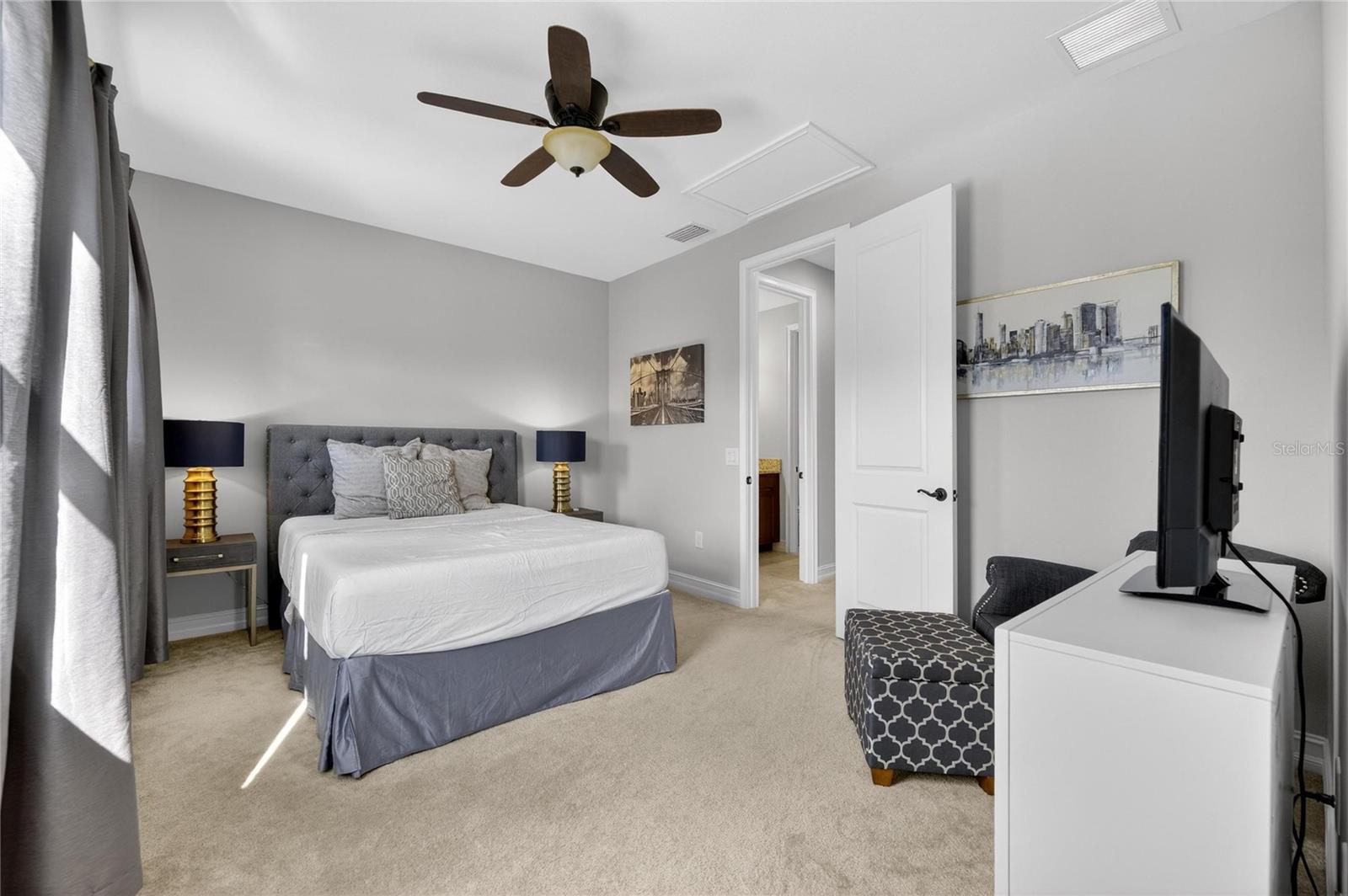 PROMENADE AT LAKE PARK PH - Residential Lease