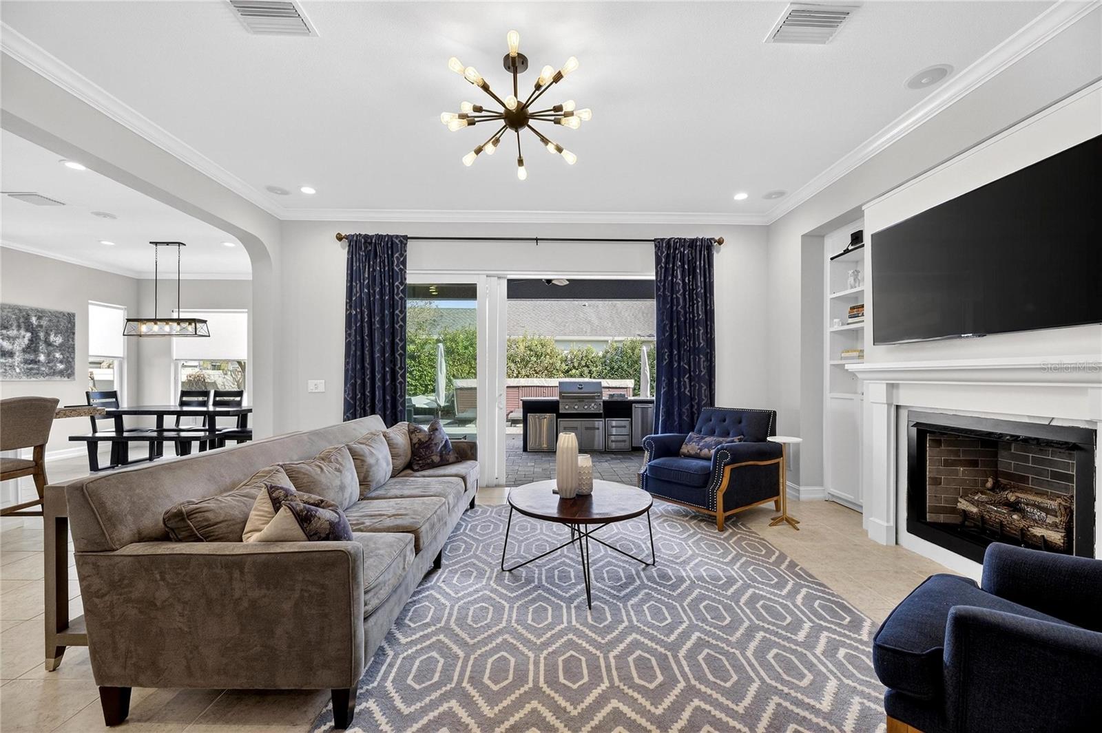 PROMENADE AT LAKE PARK PH - Residential Lease