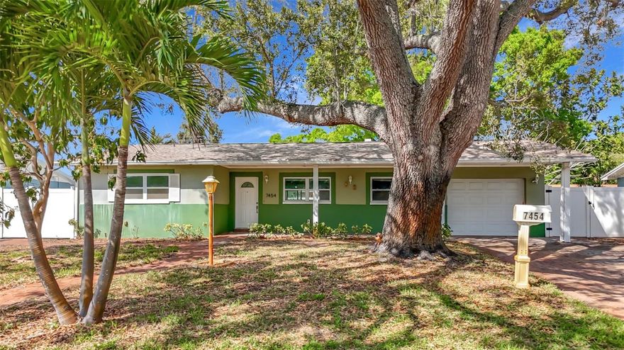 Perfect for Investors or for you who wants to make this property your home.  Solid Block house surrounded by windows allowing plenty of sun light throughout every room. These 3 bedrooms, 2 bath and 1 car garage house had a new roof installed in December 2021, new drywalls and wood treatment (2025) after the flood damage during hurricane Helene, before this event, the property hadn't had any flood since it was built in 1973.  
Large and totally vinyl fenced backyard. Amazing location, just 10' from downtown, 20' from Tampa international airport. Few minutes from shopping, restaurants, golf course, Weedon Island and much more. Cul-de-sac street just 6 houses facing a preservation park, also considered a bird watch area. Very quiet, private, unique and lovely street.