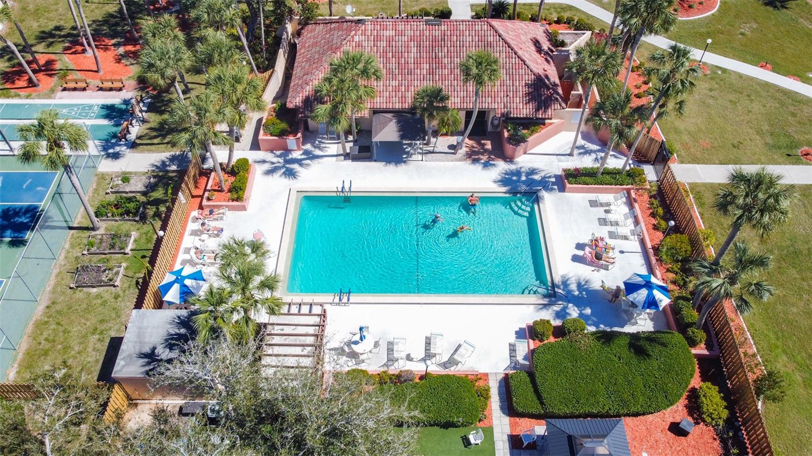 PROMENADES WEST - Residential