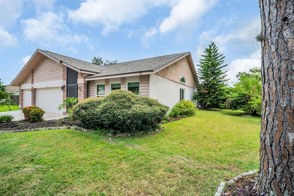 Photo of 11901 Steppingstone Boulevard, Tampa, FL 33635 (MLS # TB8429517)