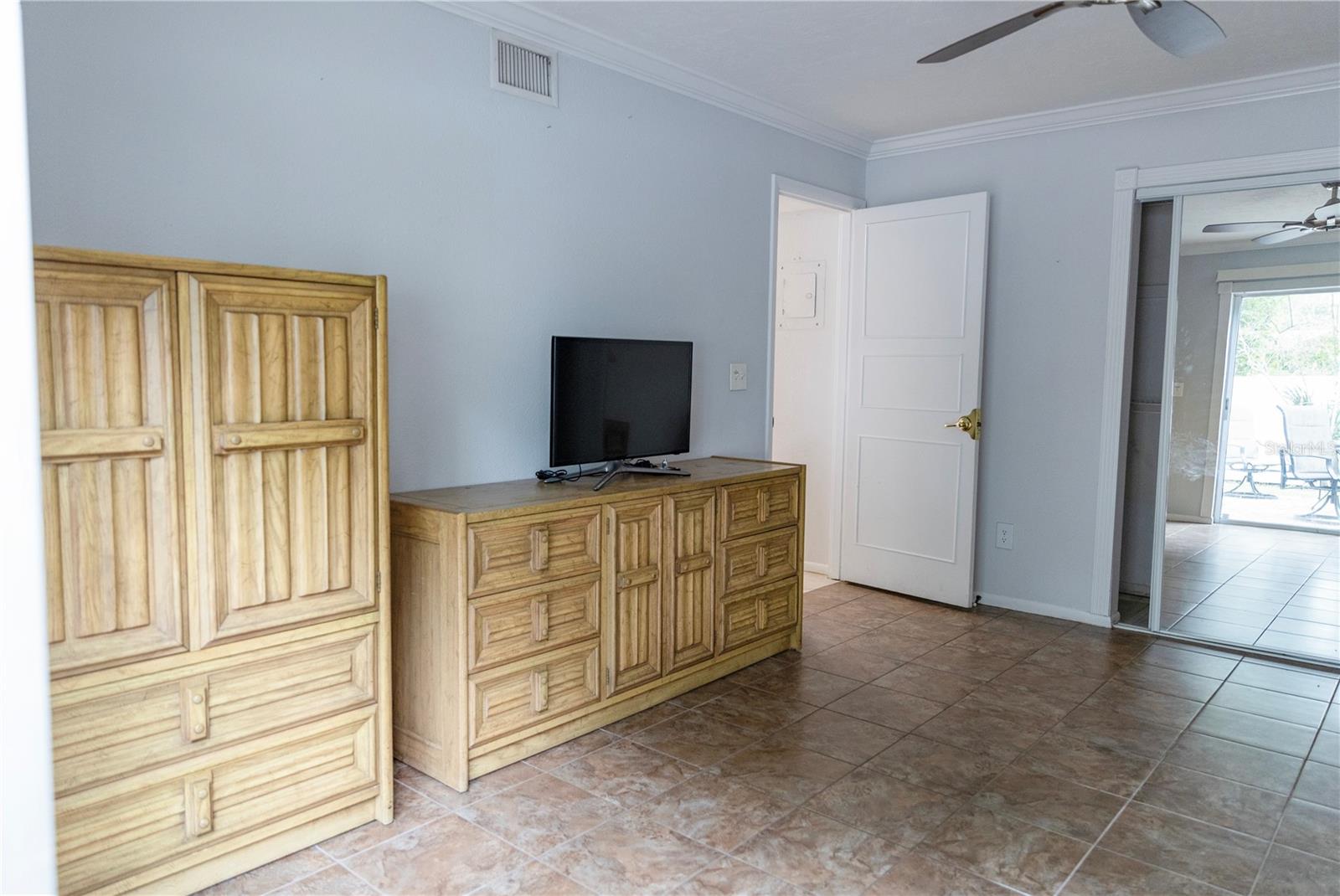 SUMMER LAKES - Residential