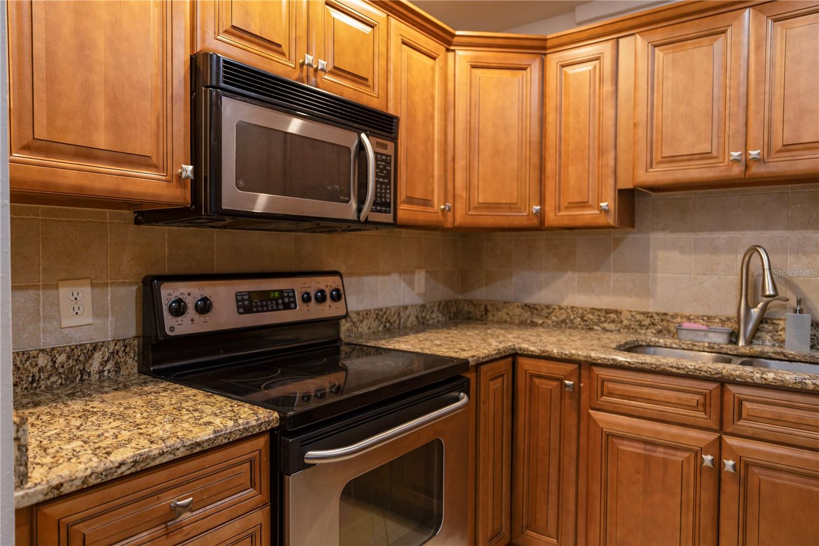 SUMMER LAKES - Residential