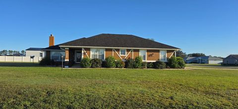 Photo of 7355 SE 106th Place, Belleview, FL 34420 (MLS # OM712190)