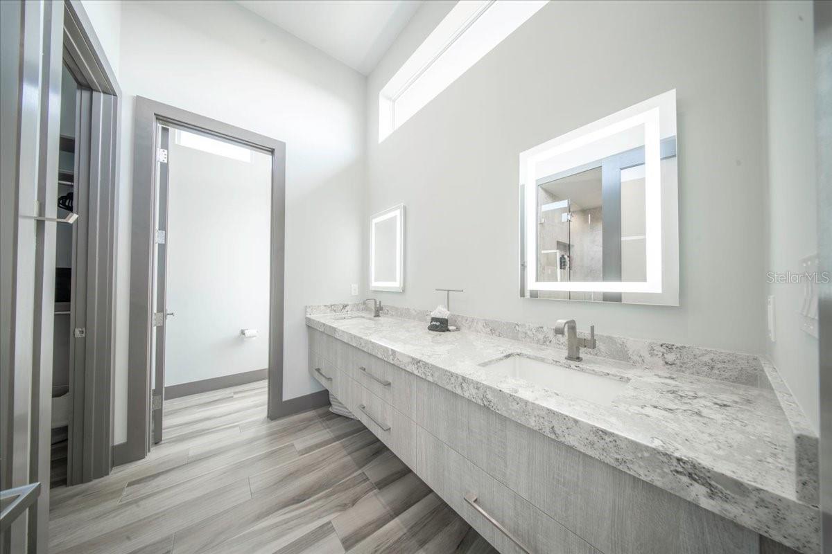 COCO PLUM BEACH - Residential