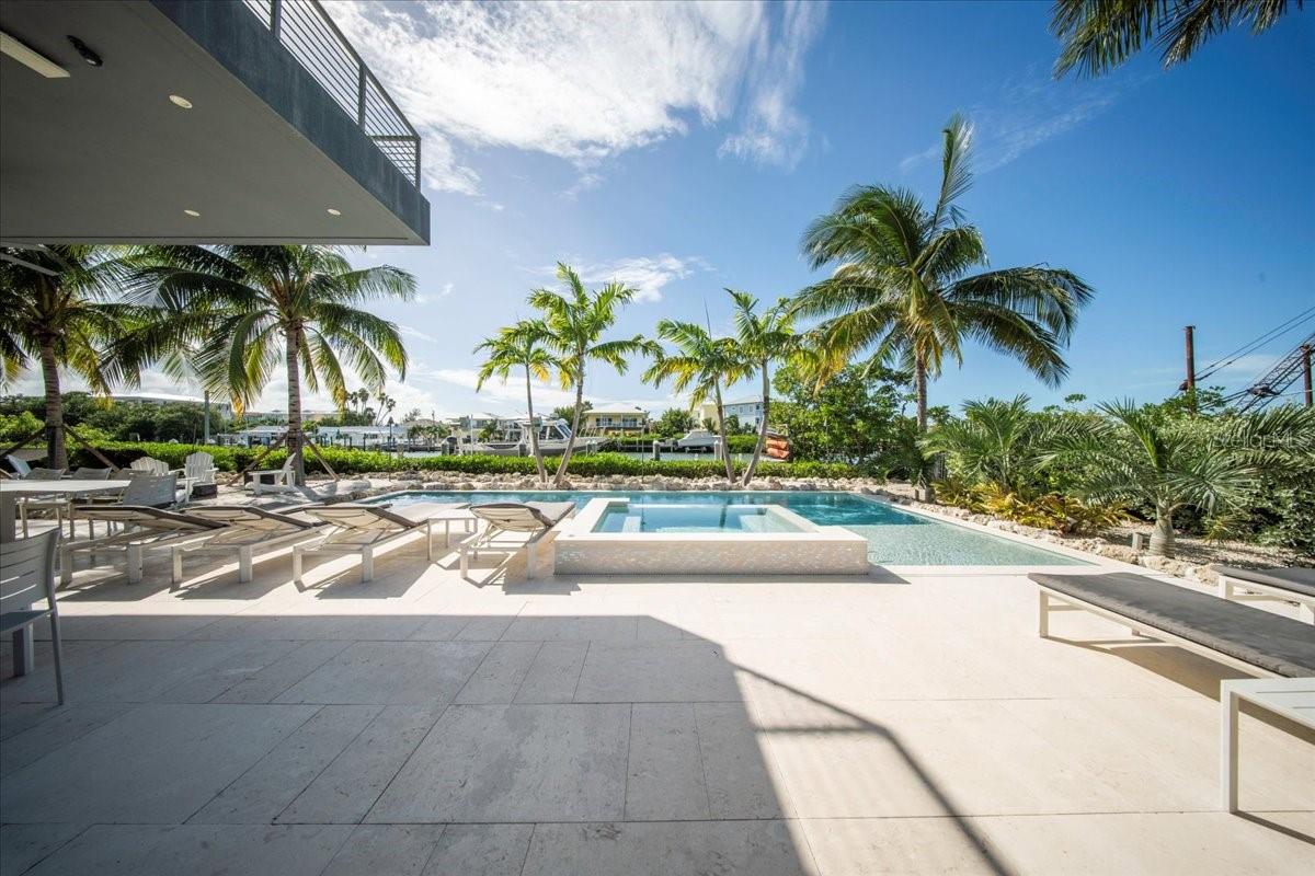 COCO PLUM BEACH - Residential