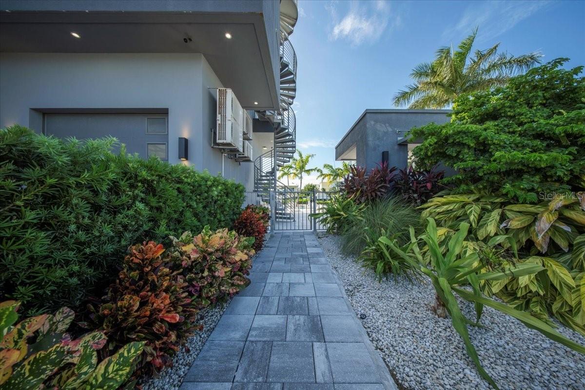 COCO PLUM BEACH - Residential