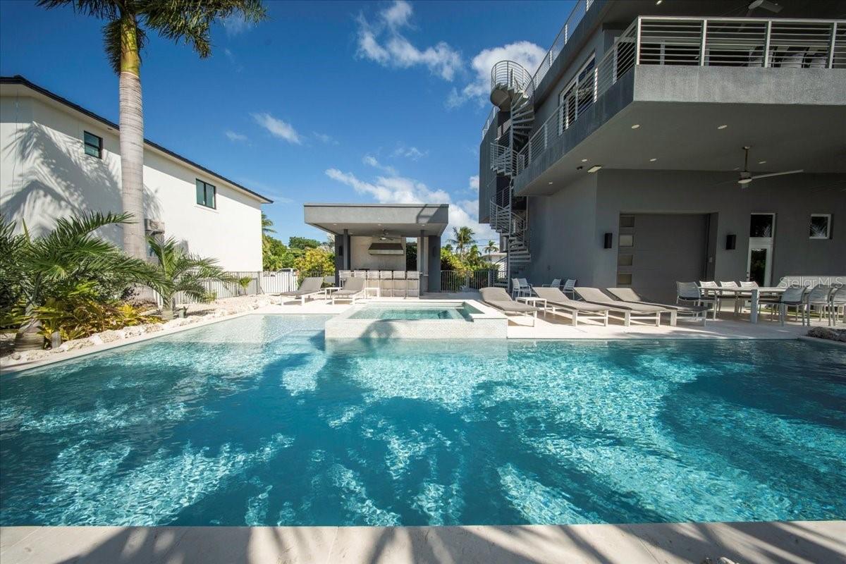 COCO PLUM BEACH - Residential
