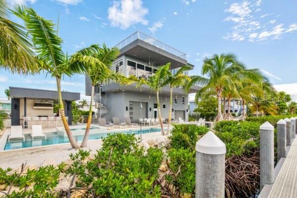 COCO PLUM BEACH - Residential