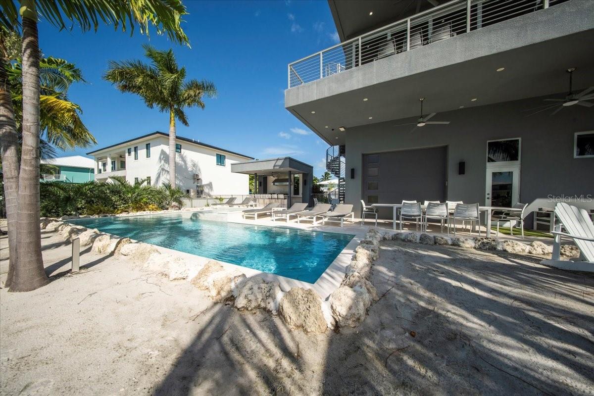 COCO PLUM BEACH - Residential