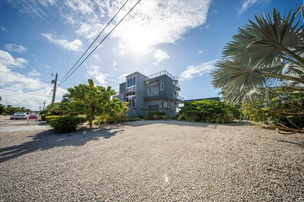 COCO PLUM BEACH - Residential