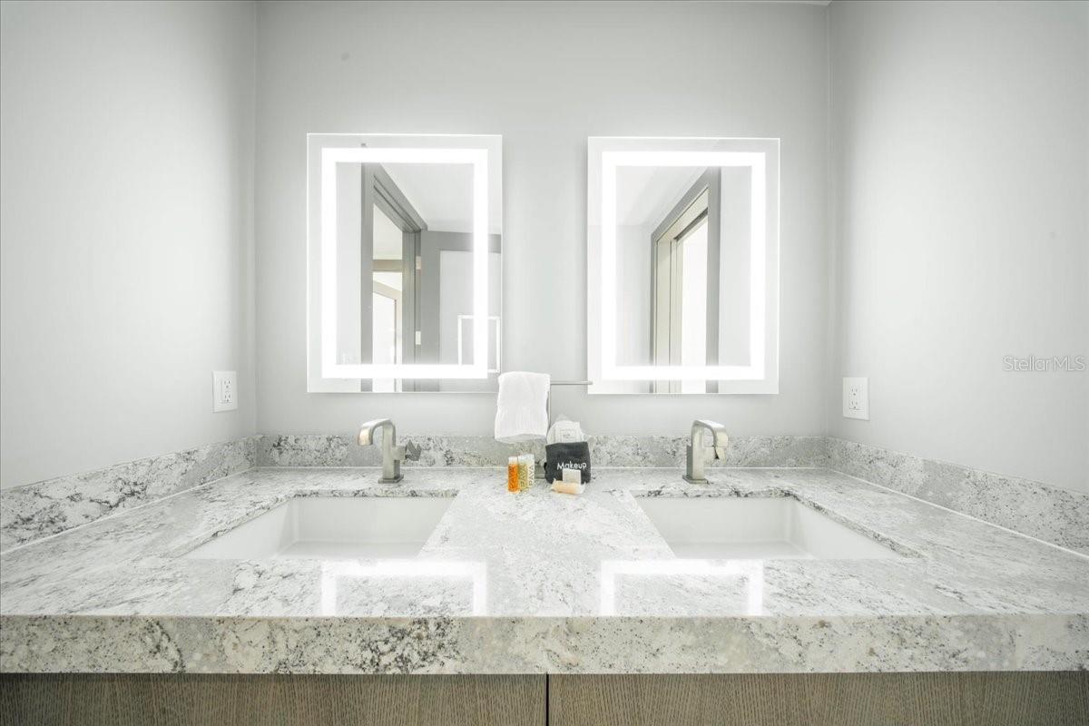 COCO PLUM BEACH - Residential