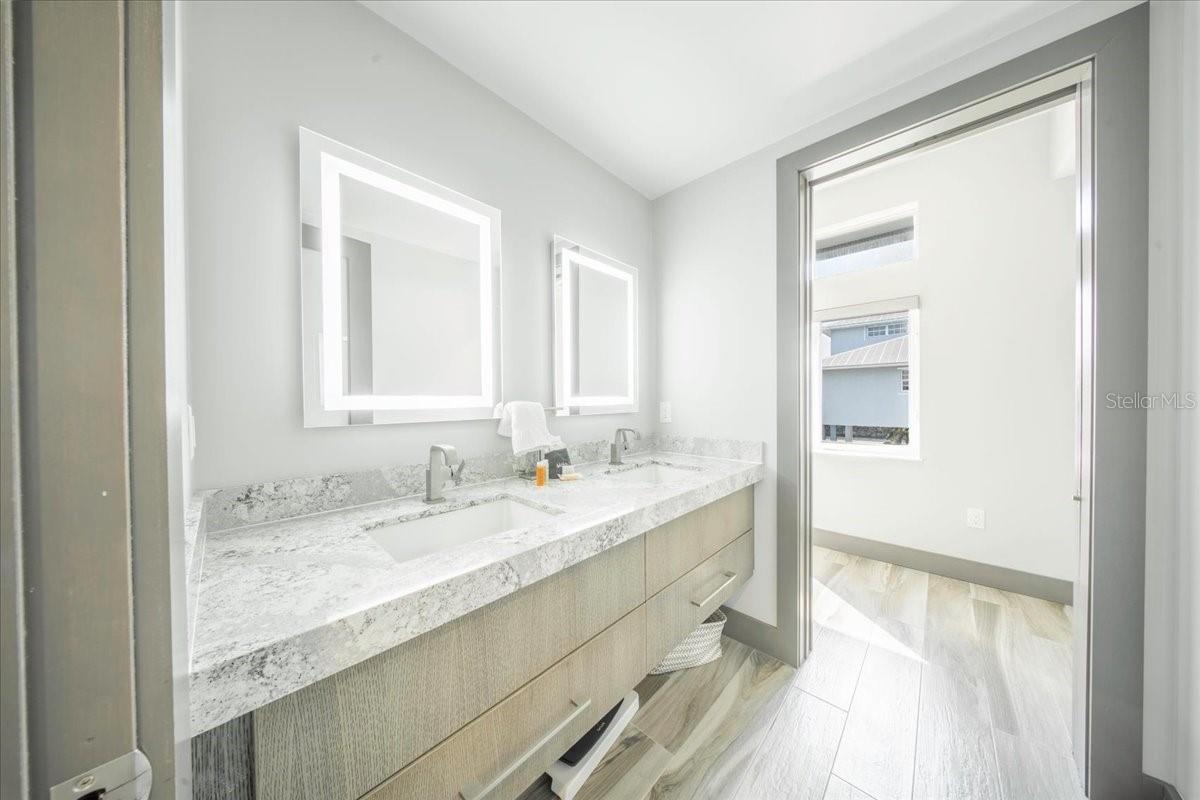 COCO PLUM BEACH - Residential