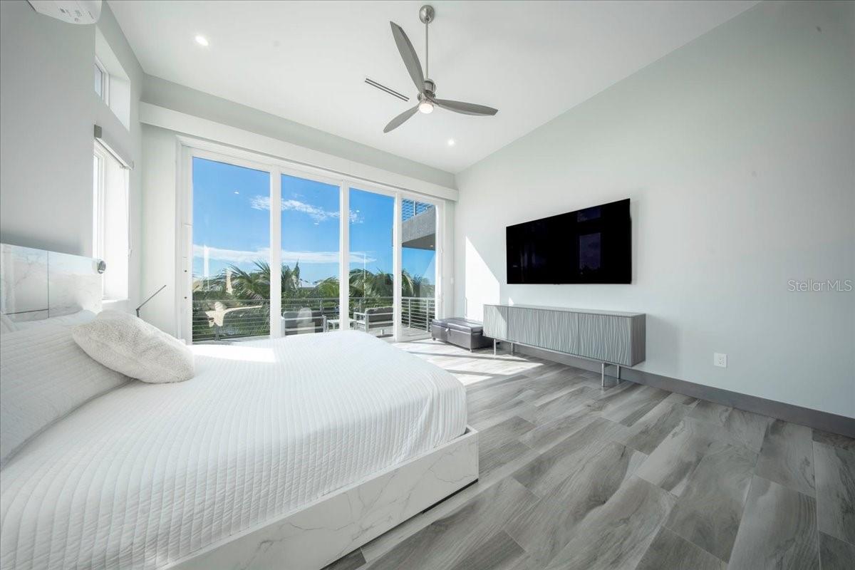 COCO PLUM BEACH - Residential