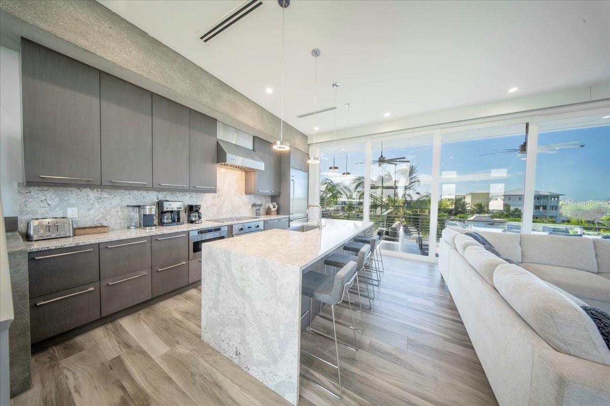 COCO PLUM BEACH - Residential